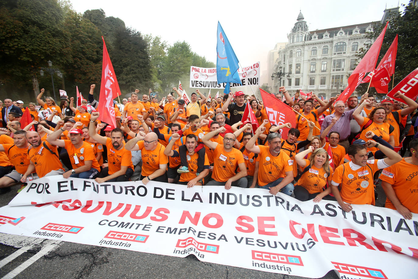 Los empleados de la empresa situada en Riaño exigen la retirada del ERE. 