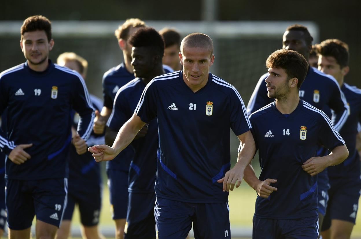 Lolo, durante el entrenamiento de ayer, junto a Jimmy. 