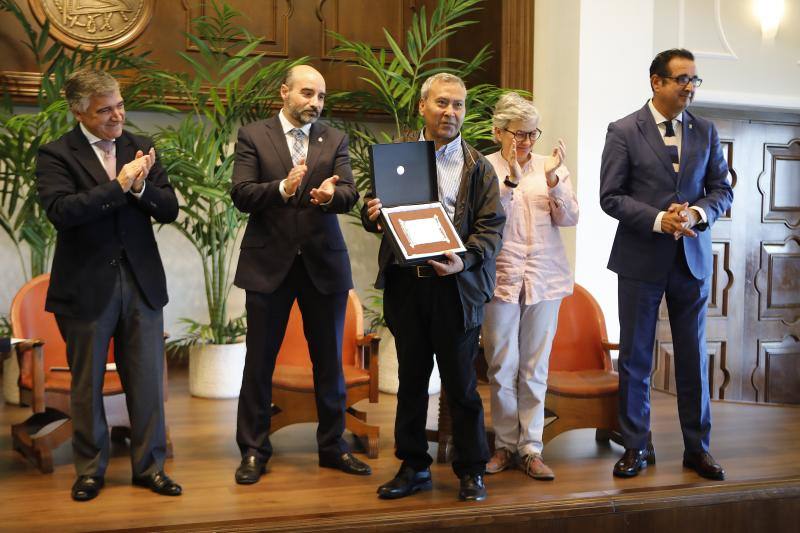 Serenos Gijón celebró su 20 aniversario en el Club de Regatas homenajeando a todos los concejales de empleo del Ayuntamiento y a los tres primeros serenos.