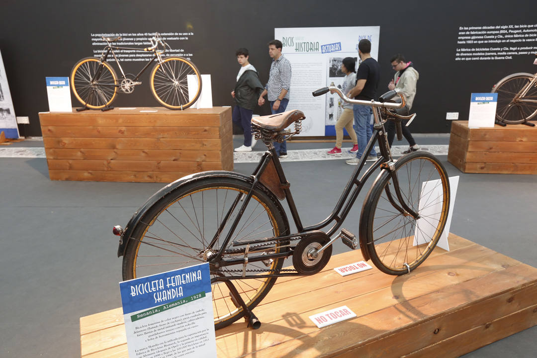 La Feria del Campo y las Industrias Agrícolas, Ganaderas, Forestales y Pesqueras (Agropec) se celebra en el recinto ferial Luis Adaro de Gijón hasta el domingo.