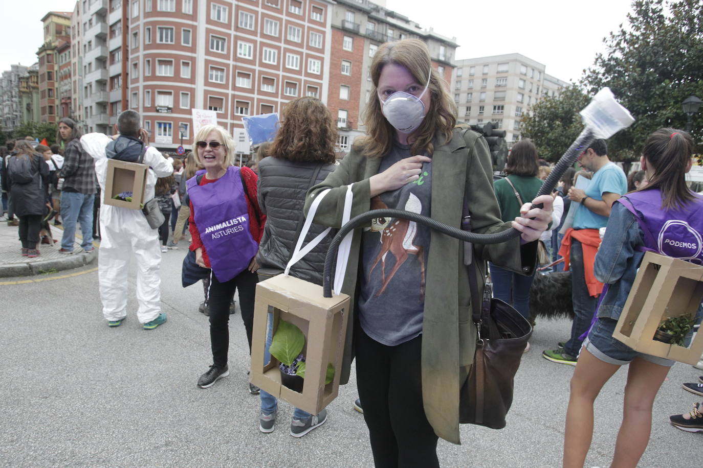 Centenares de personas se han concentrado en Oviedo para reclamar «medidas efectivas» contra el cambio climático en una jornada de protestas que se han desarrollado por todo el mundo.