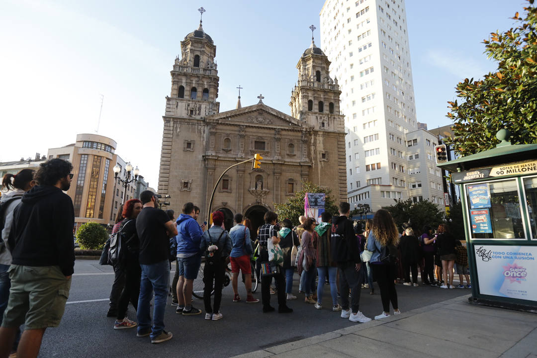 Gijón ha sido escenario de una manifestación convocada por la Plataforma Feminista d'Asturies con motivo del Día de Acción por el Derecho al Aborto Seguro, Libre y Gratuito.