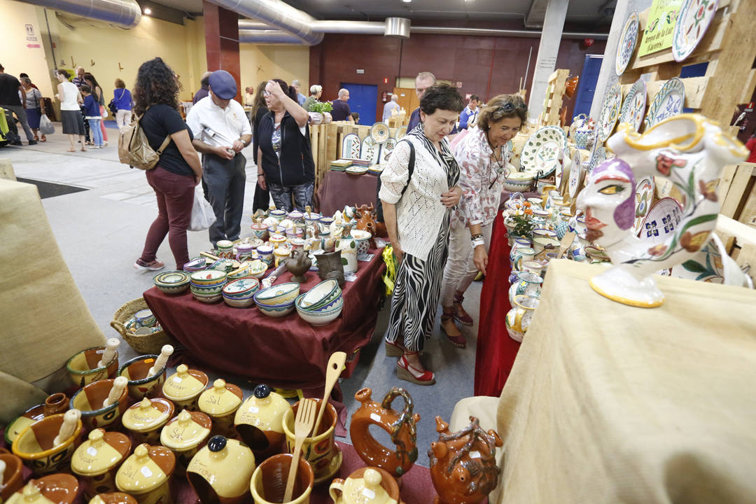 El recinto ferial Luis Adaro de Gijón se ha convertido en el mejor escaparate para los productos del campo asturiano. La agricultura y la ganadería, de ayer y de hoy, están representadas en un certamen atractivo para pequeños y mayores.
