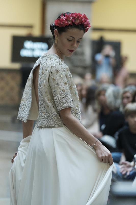 La primera Pasarela de Moda de Asturias, en la que numerosos diseñadores de la región han dado muestra de su creatividad y potencial, ha congregado a un gran número de expertos y aficionados en el Centro de Cultura Antiguo Instituto de Gijón. 