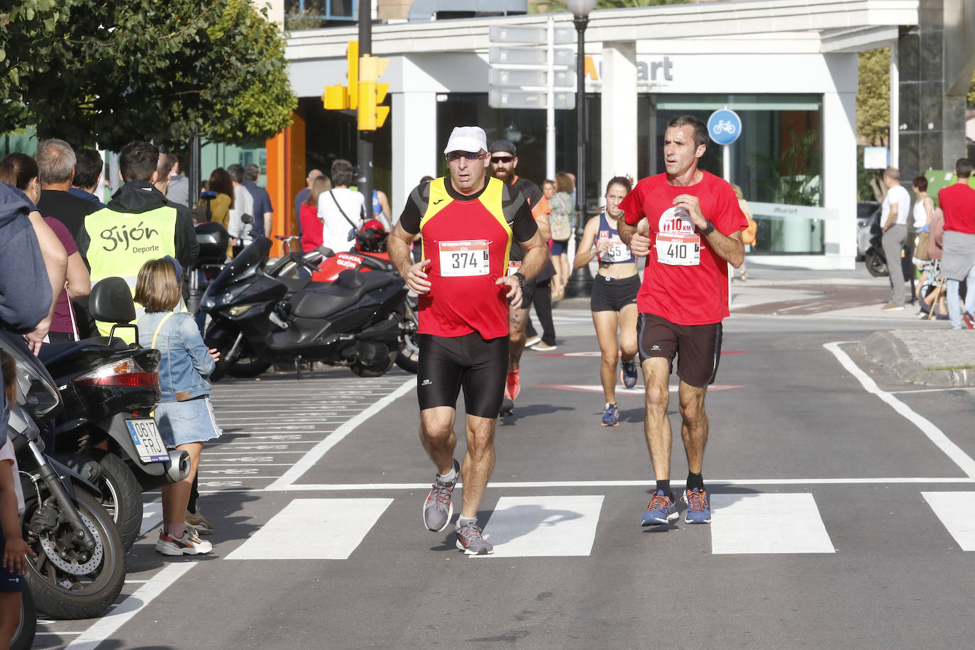 Más de 700 corredores participaron en la carrera que volvió a unir a las dos entidades