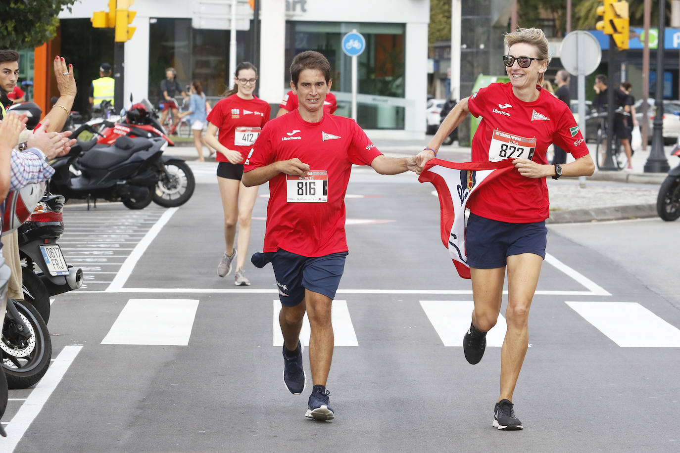 Más de 700 corredores participaron en la carrera que volvió a unir a las dos entidades