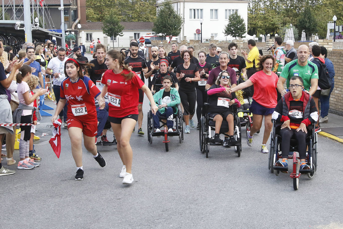 Más de 700 corredores participaron en la carrera que volvió a unir a las dos entidades