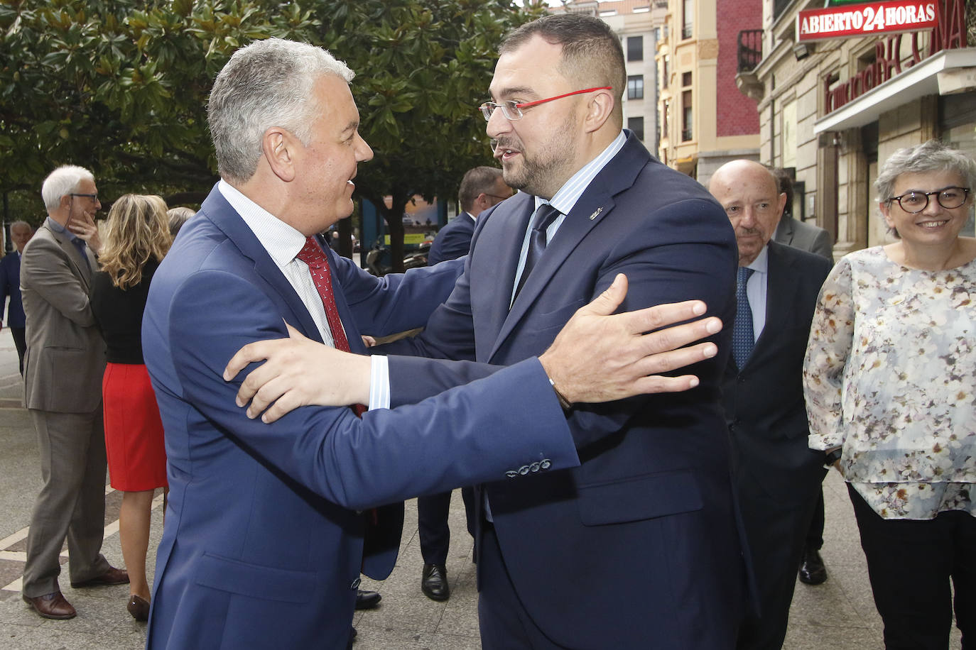 José Luis Jorcano, el Telecable Hockey, el Helimer Cantábrico, Ence, el Museo de Bellas Artes y la DOP Sidra de Asturias recibieron el aplauso del Jovellanos al recibir los Premios de EL COMERCIO 2019.