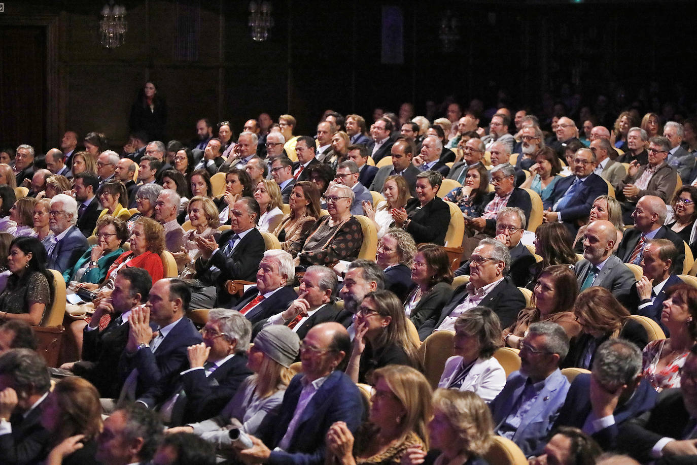 José Luis Jorcano, el Telecable Hockey, el Helimer Cantábrico, Ence, el Museo de Bellas Artes y la DOP Sidra de Asturias recibieron el aplauso del Jovellanos al recibir los Premios de EL COMERCIO 2019.
