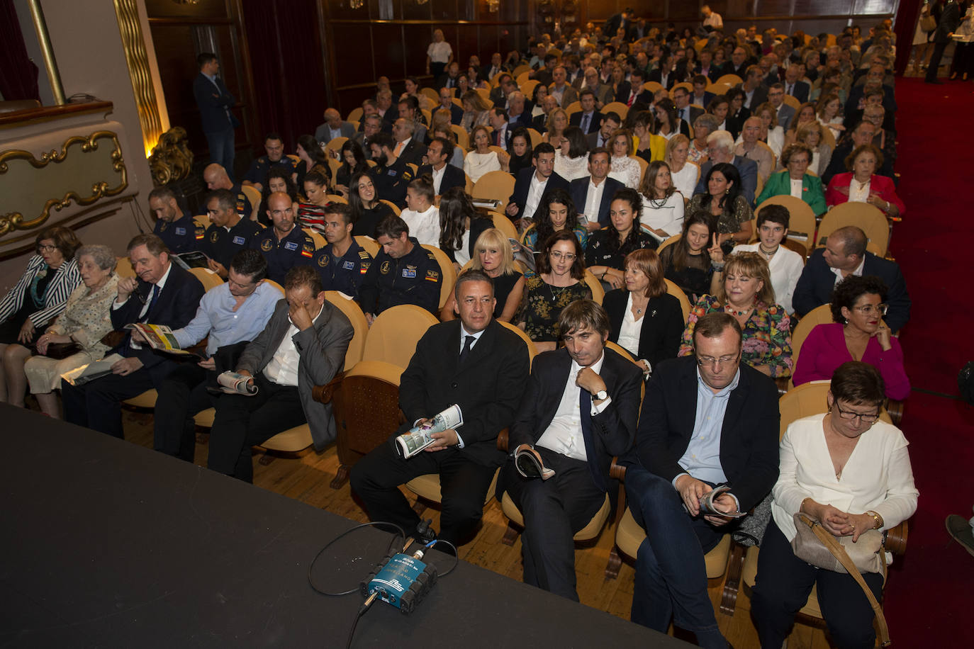 José Luis Jorcano, el Telecable Hockey, el Helimer Cantábrico, Ence, el Museo de Bellas Artes y la DOP Sidra de Asturias recibieron el aplauso del Jovellanos al recibir los Premios de EL COMERCIO 2019.