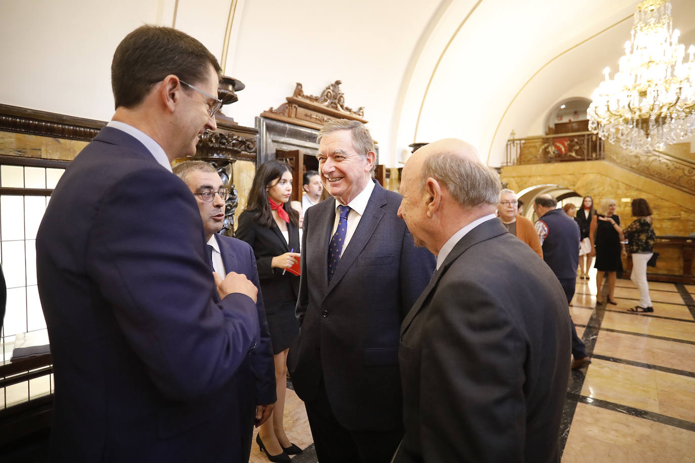 José Luis Jorcano, el Telecable Hockey, el Helimer Cantábrico, Ence, el Museo de Bellas Artes y la DOP Sidra de Asturias recibieron el aplauso del Jovellanos al recibir los Premios de EL COMERCIO 2019.