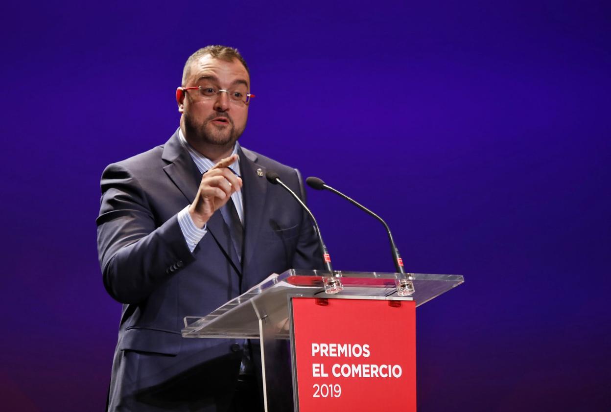 El presidente del Principado, Adrián Barbón, durante su intervención. 