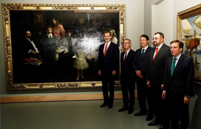 El rey Felipe VI ha inaugurado la sede de la Fundación María Cristina Masaveu Peterson en Madrid. La ocasión se ha celebrado con la presentación de la 'Colección Masaveu. Pintura española del siglo XIX. De Goya al modernismo', una muestra que que reúne 117 obras de pintores como Goya, Sorolla o Zuloaga, de las que 80 pertenecen a la colección Masaveu.A la cita han asistido también el ministro de Cultura en funciones, José Guirao, el presidente del Principado de Asturias, Adrián Barbón, y el alcalde de Madrid, José Luis Martínez-Almeida, y el presidente de la Fundación, Fernando Masaveu.