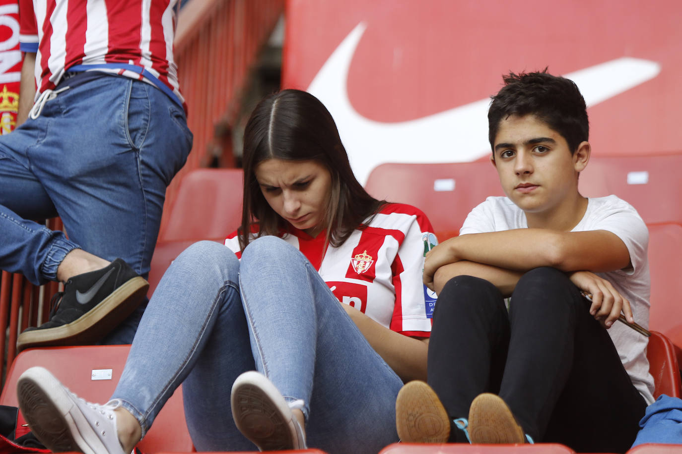 Fotos: ¿Estuviste en el Sporting - Almería? ¡Búscate!