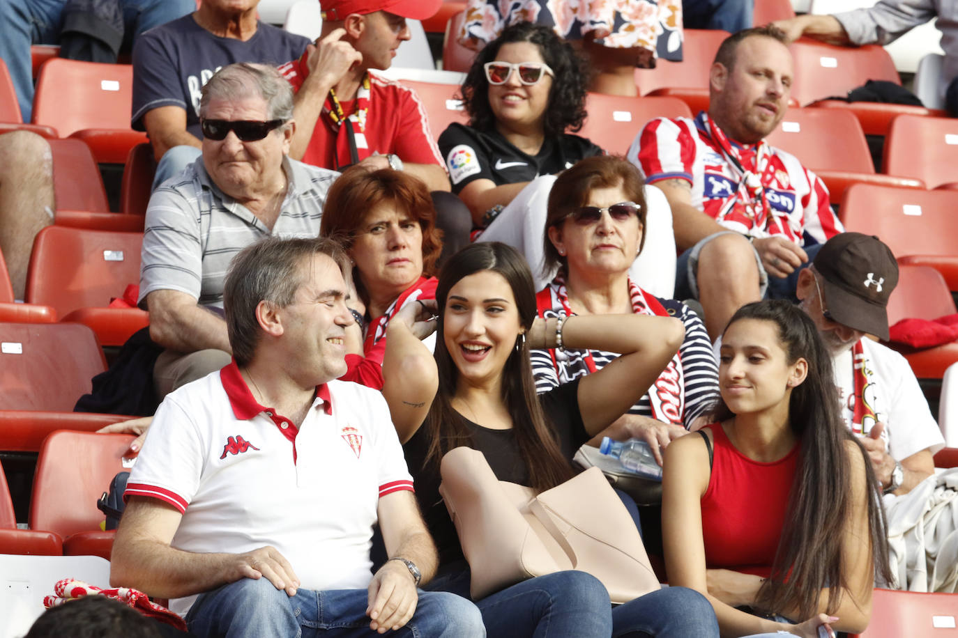 Fotos: ¿Estuviste en el Sporting - Almería? ¡Búscate!