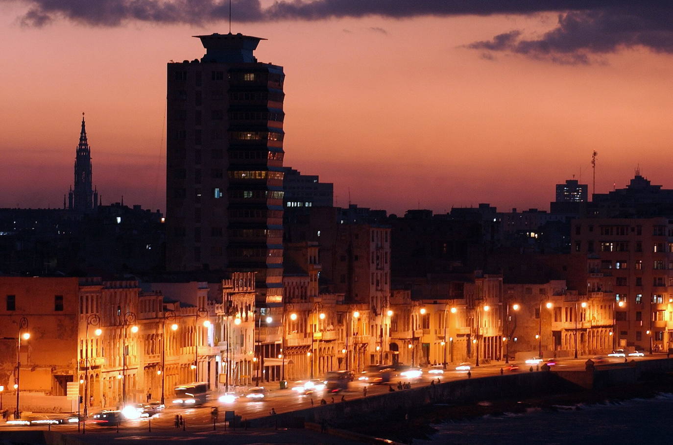 Después de varias ubicaciones fallidas, la ciudad de La Habana se estableció en su actual ubicación en 1519. Para celebrar sus cinco siglos de vida, son muchos los proyectos de rehabilitación y mejora que está recibiendo la ciudad.