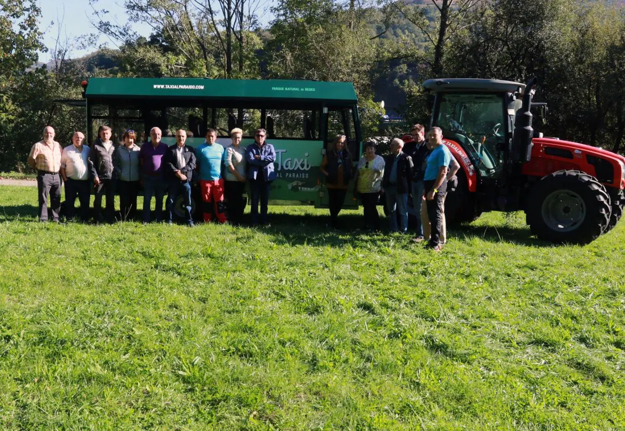 Presentación del nuevo taxi-tractor para subir a Brañagallones. 