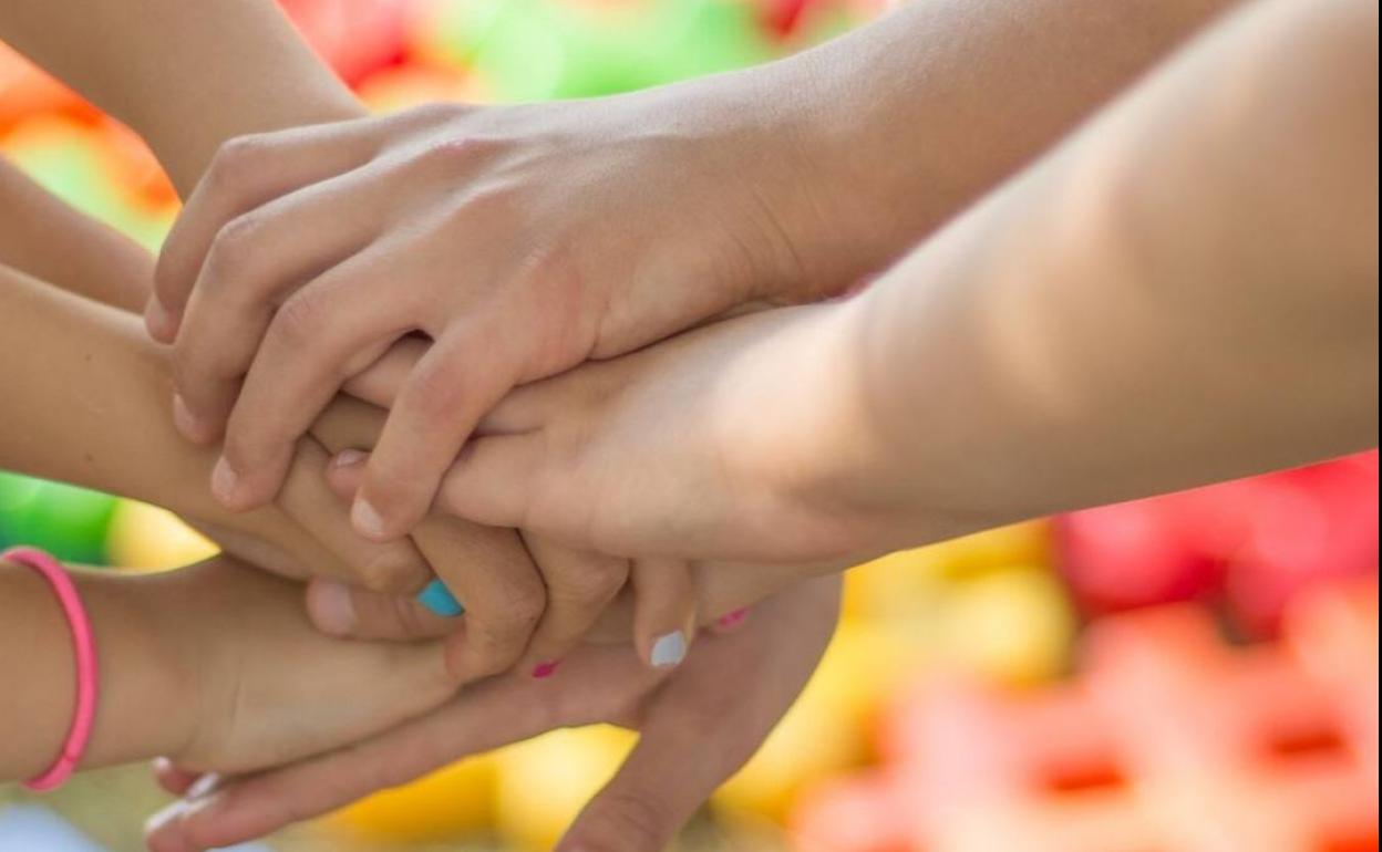 Dos matrimonios de Gijón solicitan la ayuda de Hermano a Hermano