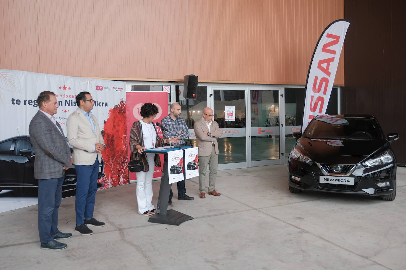 La Feria de Stocks reúne en Gijón las ofertas de 66 comercios asturianos