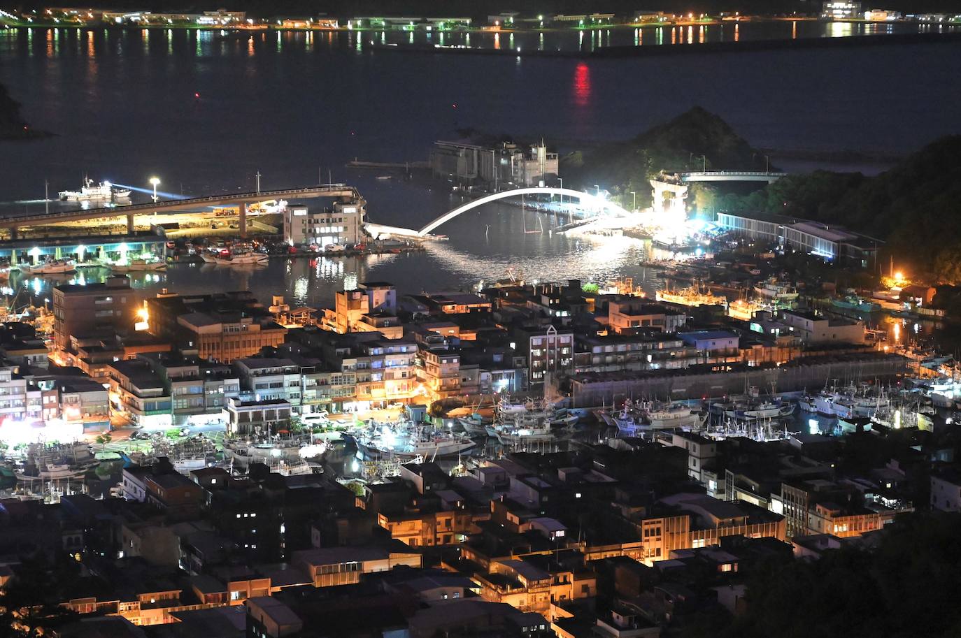 Un puente se derrumba en Taiwán dejando 12 personas heridas, 2 muertas, 4 desaparecidas