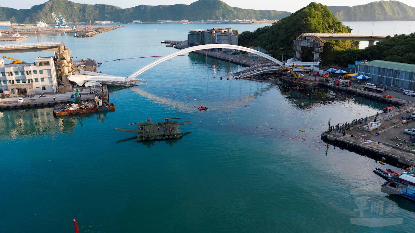 Un puente se derrumba en Taiwán dejando 12 personas heridas, 2 muertas, 4 desaparecidas