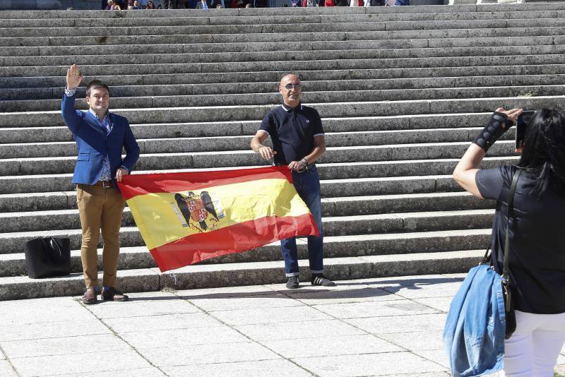 Fotos: Colas en el Valle de los Caídos, a la espera de la exhumación