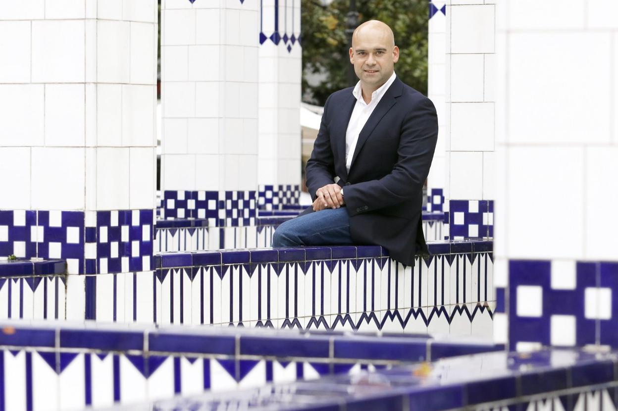 Jesús Martínez Salvador, en la pérgola de los Campinos de Begoña. 