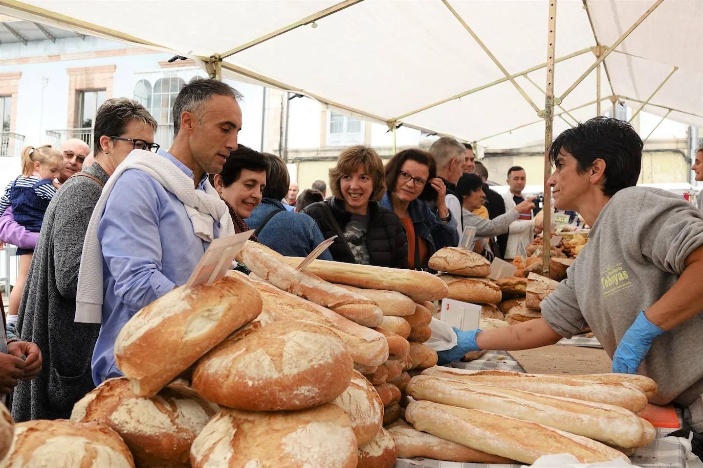 Infiesto saborea este fruto con actividades en torno al sabor asturiano con una gran afluencia de público.