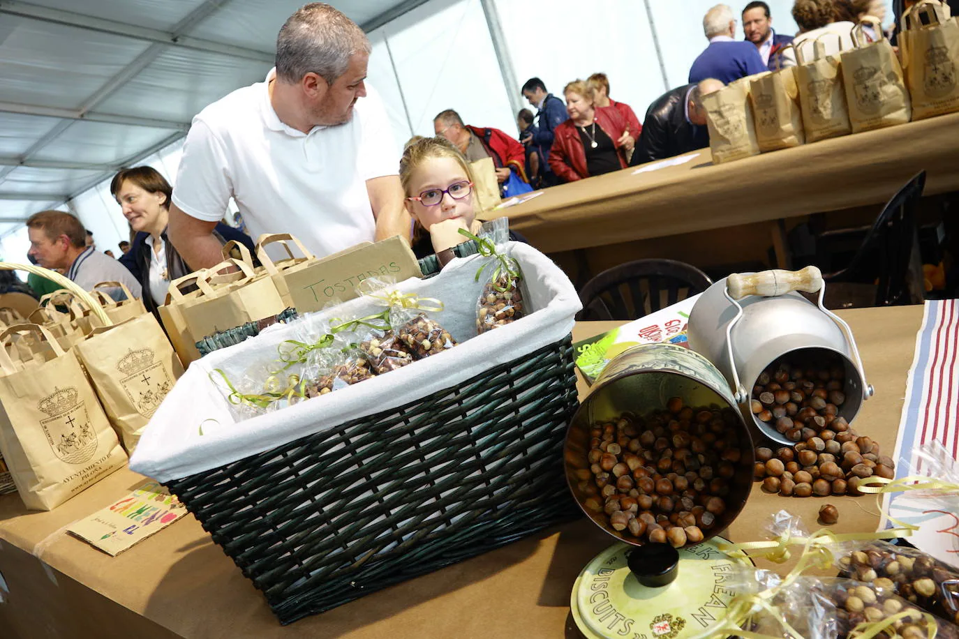 Infiesto saborea este fruto con actividades en torno al sabor asturiano con una gran afluencia de público.