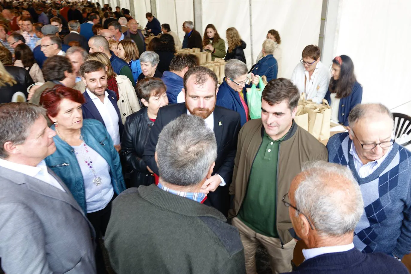 Infiesto saborea este fruto con actividades en torno al sabor asturiano con una gran afluencia de público.