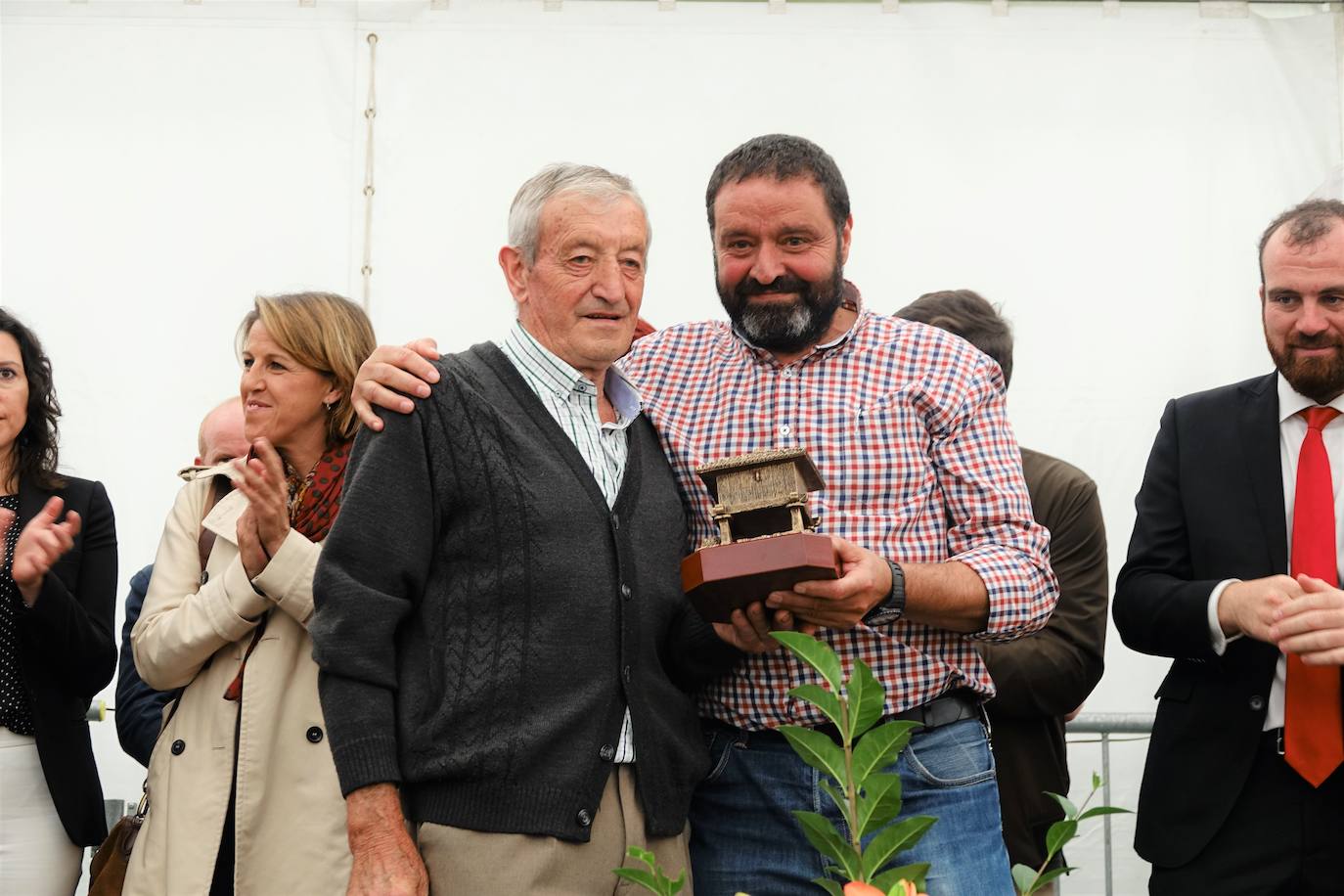 Infiesto saborea este fruto con actividades en torno al sabor asturiano con una gran afluencia de público.