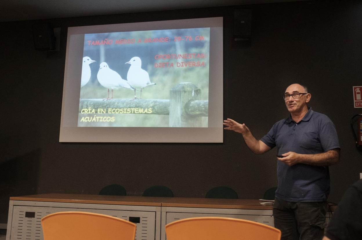 El biólogo José Antonio García, durante su conferencia. 