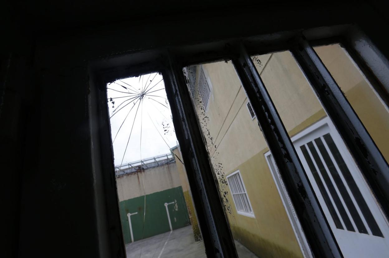 Vista a un patio del Centro Penitenciario de Asturias donde ingresarán los condenados. 