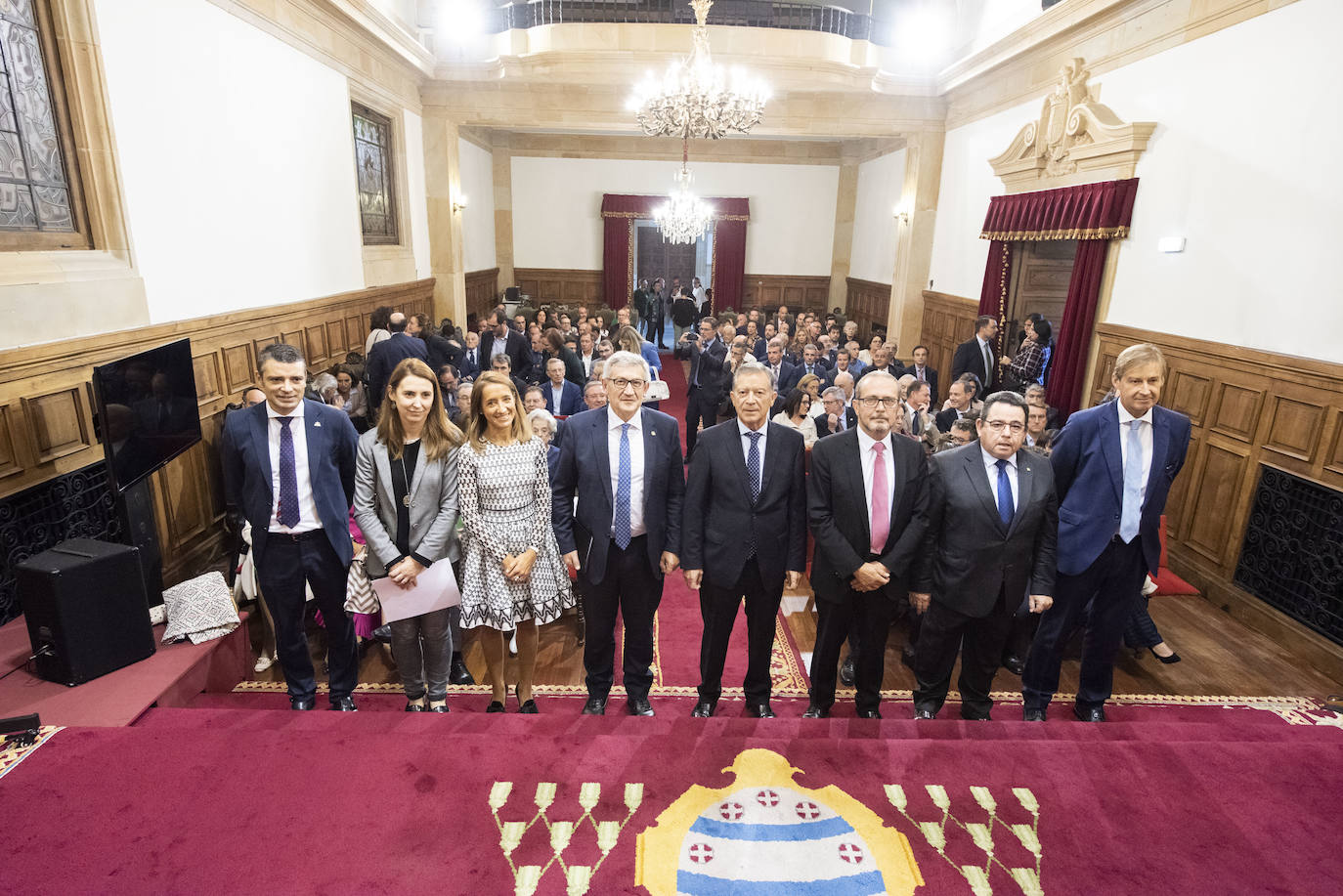 El ingeniero de minas, presidente del Grupo Isastur y vicepresidente de Femetal, Fernando Alonso Cuervo, y la ingeniera industrial y responsable de logística de Toyota Europa, Lucía García-Linares, han recibido este lunes el VI Premio Ingeniero del Año en Asturias en la categoría 'Gran Trayectoria Profesional' y 'Proyección de Futuro', respectivamente.