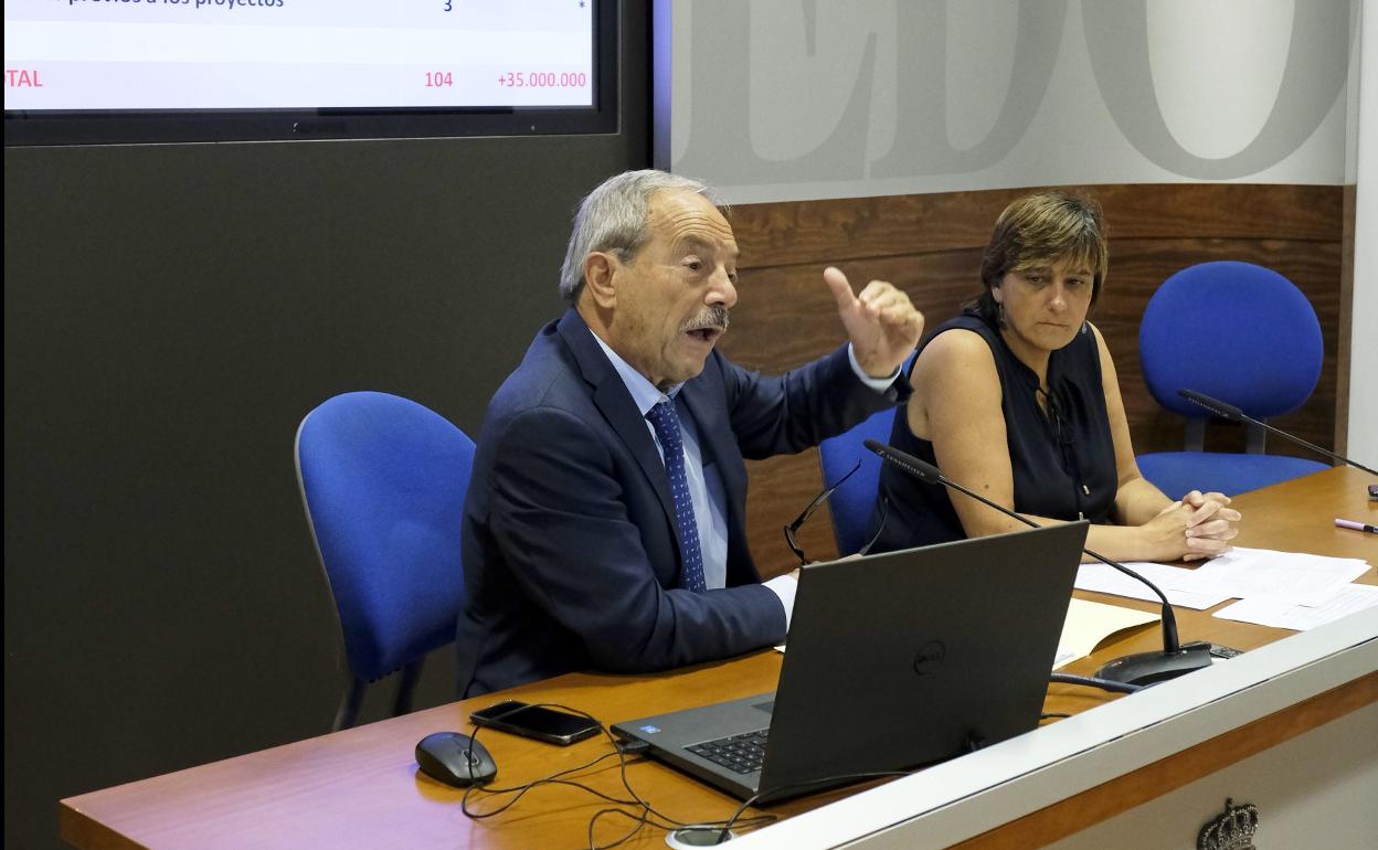 López y Rivas durante la rueda de prensa de ayer. 