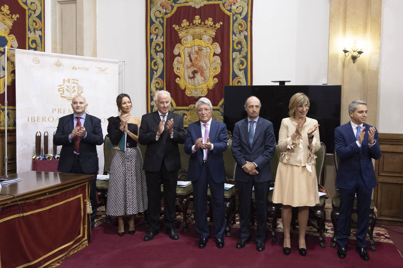 Los galardones iberoamericanos de Asicom y la Universidad de oviedo cumplen una década de homenajes al «entendimiento humano»