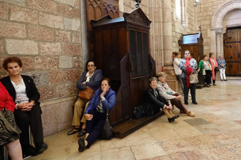 Cerca de un millar de amas de casa provenientes de toda Asturias se reunieron en Covadonga como cada año por estas fechas