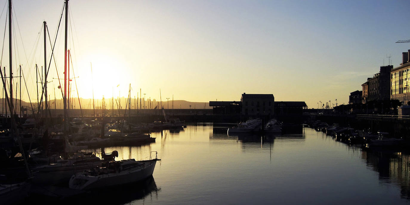 El Puerto Deportivo, al atardecer.