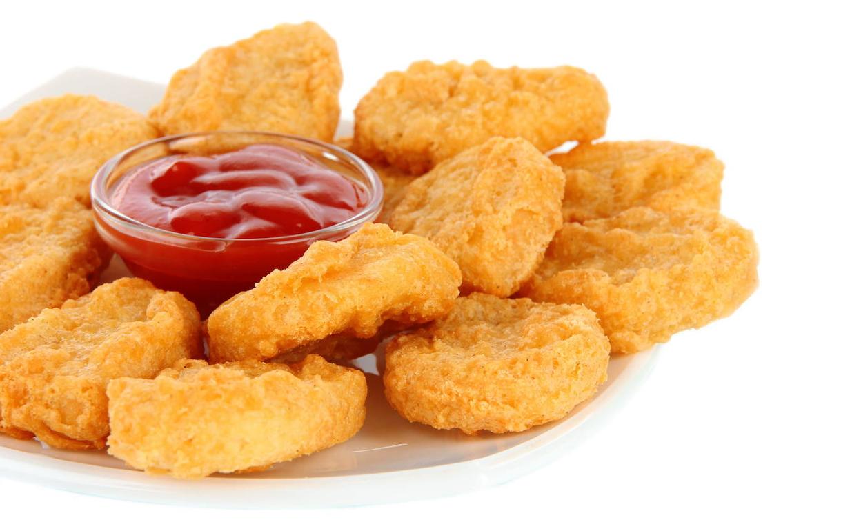 Denuncia a sus amigos por darle pollo cuando estaba ebria sabiendo que era vegana