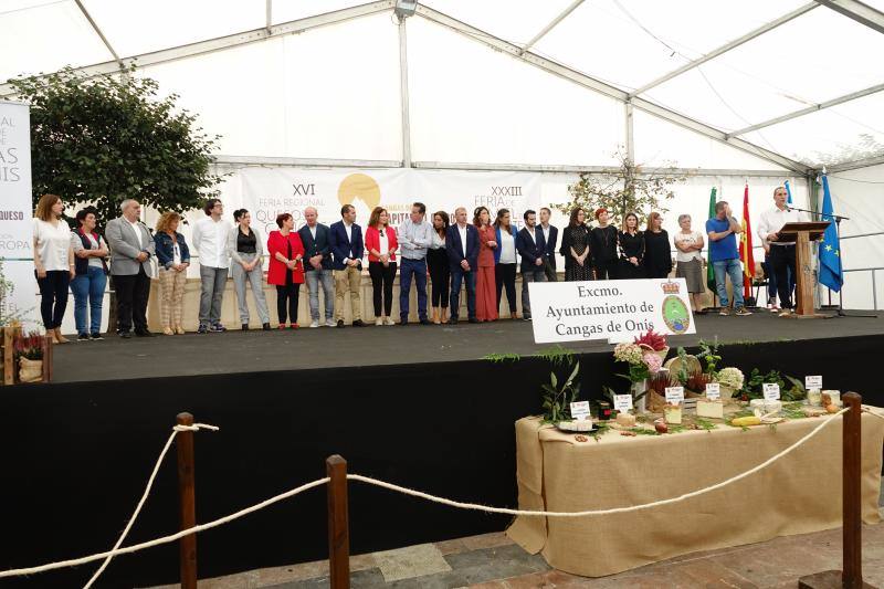 Fotos: Certamen del queso en Cangas y feria de la miel