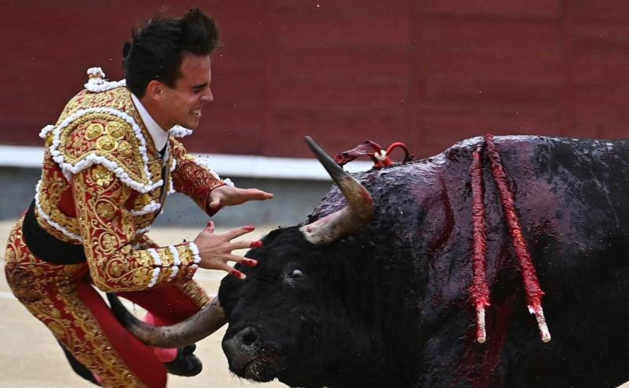 El torero Gonzalo Caballero, en «estado muy grave» tras la cornada sufrida en Las Ventas