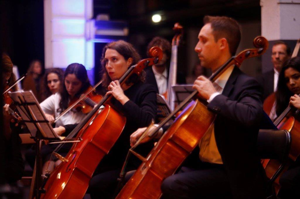 Concierto en homenaje a la ciudad polaca de Gdansk en la fábrica de armas.