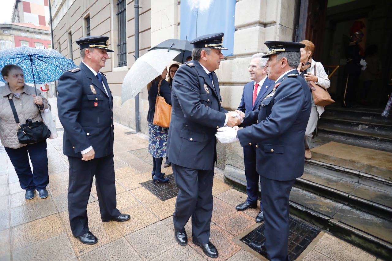 En el acto conmemorativo celebrado en el Antiguo Instituto se ha dinstiguido a los agentes más destacados y a las instituciones que han colaborado con el cuerpo. 