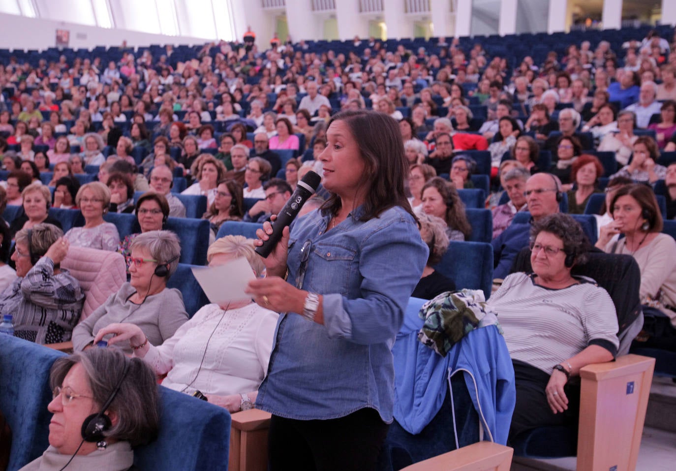 La ensayista ha sido la protagonista de un acto celebrado en el Palacio de Congresos de Oviedo al que acudieron unas 1.700 personas. 