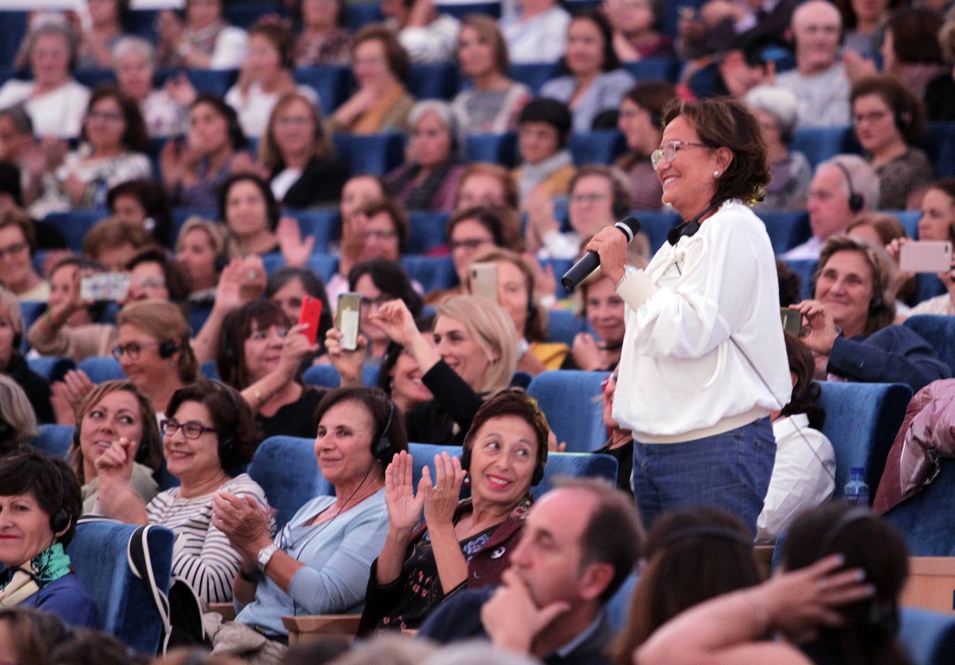 La ensayista ha sido la protagonista de un acto celebrado en el Palacio de Congresos de Oviedo al que acudieron unas 1.700 personas. 