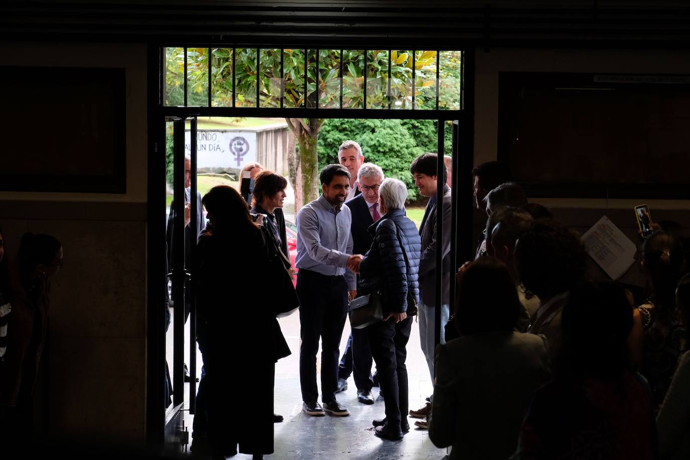 El matemático e ingeniero Salman Khan, Premio Princesa de Asturias de Cooperación Internacional, se ha reunido con alumnos y docentes de magisterio y pedagogía en la Facultad de Formación del Profesorado.