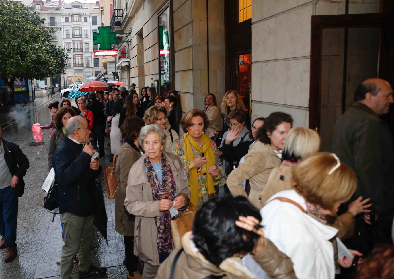 La Premio Princesa de las Letras, la escritora Siri Hustvedt, mantuvo este miércoles un encuentro en el Jovellanos con sus seguidores. 