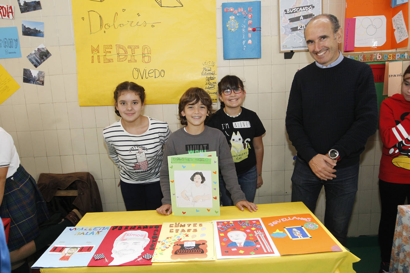 La alcaldesa de la ciudad de Gdansk, Premio Princesa de la Concordia, asistió, este jueves, a un encunetro con escolares de toda Asturias en el colegio Miguel de Cervantes. Al acto acudió además la alcaldesa de Gijón, Ana González.