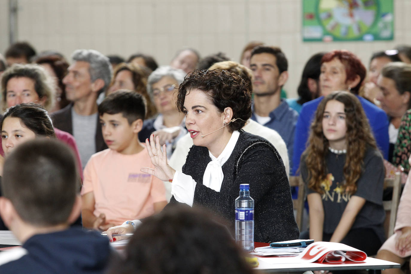 La alcaldesa de la ciudad de Gdansk, Premio Princesa de la Concordia, asistió, este jueves, a un encunetro con escolares de toda Asturias en el colegio Miguel de Cervantes. Al acto acudió además la alcaldesa de Gijón, Ana González.