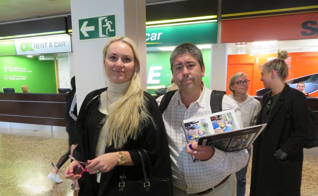 La esquiadora Lindsey Vonn en su llegada al aeropuerto de Asturias